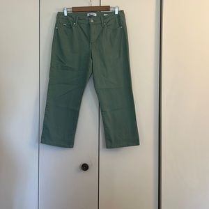 Green capri pant in size 10